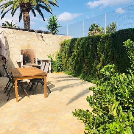 Casa Con Jardin En Holiday home *