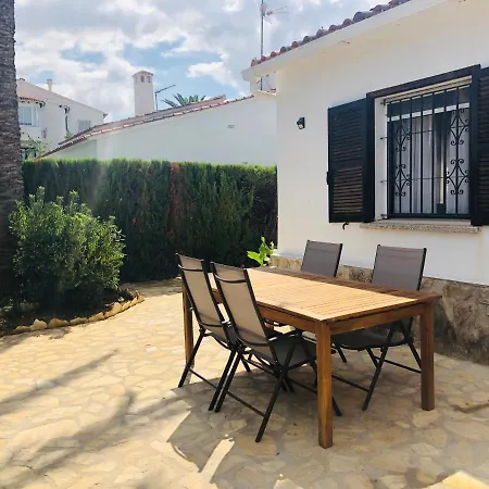Casa Con Jardin En *